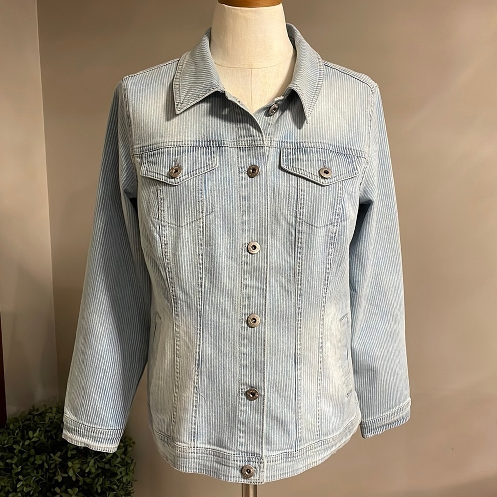 DG2 DENIM STRETCH DENIM JACKET OVERSIZED SMALL LIGHT STRIPED NEW!!!